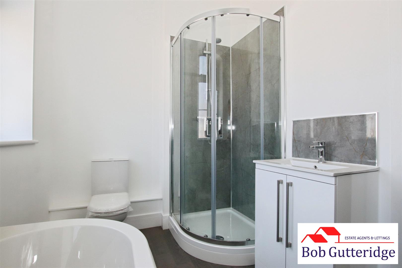 LUXURY FOUR PIECE FIRST FLOOR BATHROOM